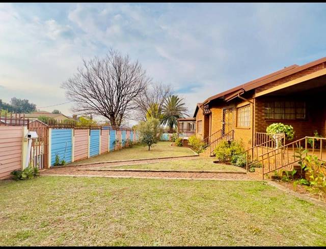 3 BEDROOM HOUSE FOR SALE IN PALM RIDGE EXT 2